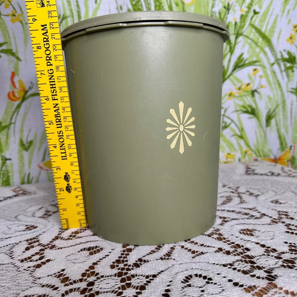 Vintage Tupperware Avocado Green Servalier Canister Sunburst Lid 805-2 Starburst